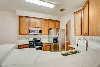 7630 N Linpar Ct in Houston, TX - Foto de edificio - Building Photo