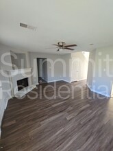 4560 Longtree Ave in Memphis, TN - Foto de edificio - Building Photo