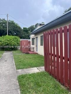 12120 NE 8th Ave in North Miami, FL - Building Photo