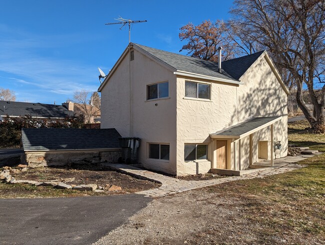 694 S Main St in Tooele, UT - Building Photo - Building Photo