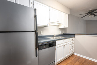Hunt Club Apartments, LLC in Winston-Salem, NC - Building Photo - Interior Photo