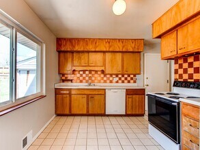 3975 W Floyd Ave in Denver, CO - Foto de edificio - Building Photo