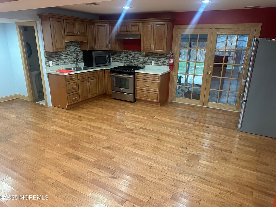 992 Continental Ave in Toms River, NJ - Building Photo