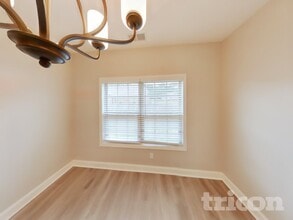 1008 Azalea Ct in Ashland City, TN - Foto de edificio - Building Photo