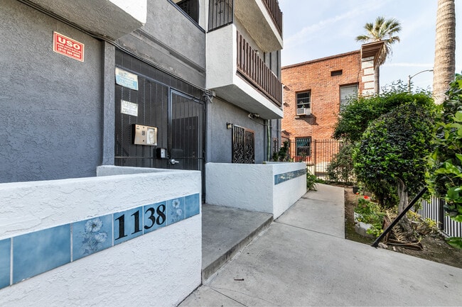 1138 Grand View S St, Unit 101 in Los Angeles, CA - Building Photo - Building Photo