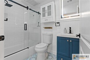 362 1/2-362 New St in Newark, NJ - Building Photo