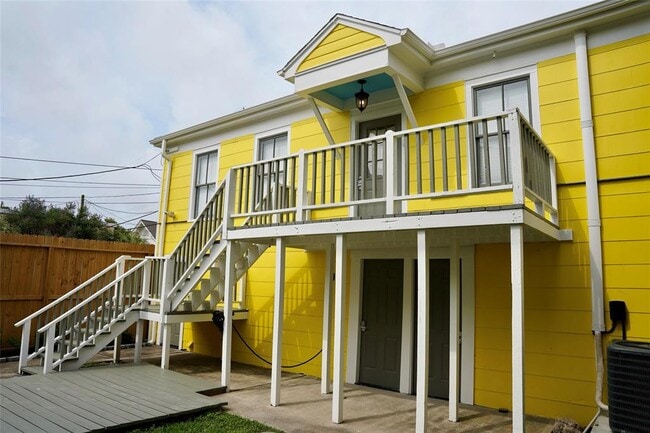 1513 24th Street Rear in Galveston, TX - Building Photo - Building Photo