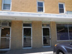 5273 US-9W in Newburgh, NY - Building Photo