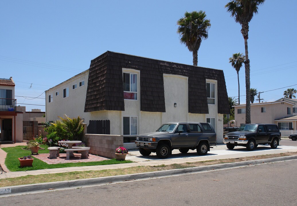 201 Ebony Ave in Imperial Beach, CA - Foto de edificio