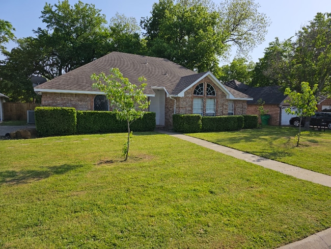 1716 Windsor Dr in Gainesville, TX - Foto de edificio - Building Photo