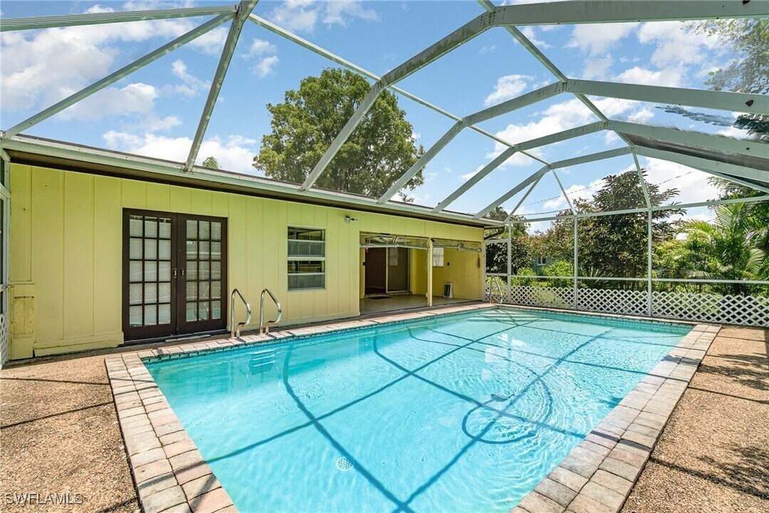 2324 Jasper Ave in Ft. Myers, FL - Building Photo