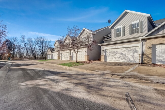 1222 Bergmann Dr in Stillwater, MN - Foto de edificio - Building Photo