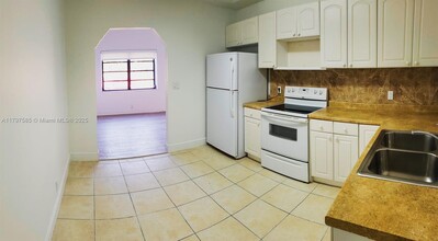 16 Allen Rd in West Park, FL - Building Photo - Building Photo