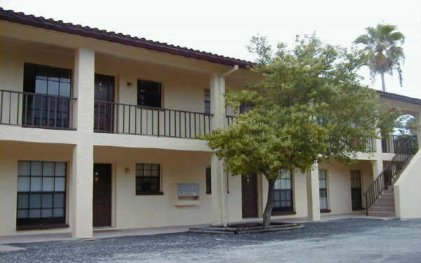 Maximo Apartments in St. Petersburg, FL - Foto de edificio