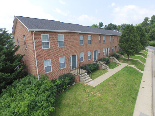 LIMESTONE PLACE in Winchester, VA - Foto de edificio - Building Photo