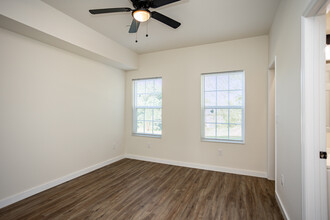 Lakeway Apartments in Morristown, TN - Building Photo - Interior Photo