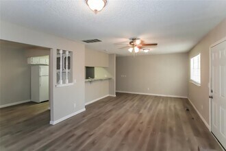 916 Clear Creek in Yukon, OK - Building Photo - Building Photo