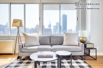 560 W 43rd St in New York, NY - Building Photo - Building Photo