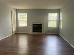 204 Glasgow Ln in Schaumburg, IL - Building Photo - Building Photo