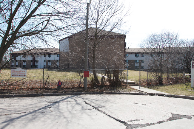 Dineen Park in Milwaukee, WI - Building Photo - Building Photo