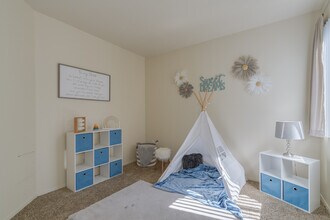 The Villas At Camelback Crossing in Glendale, AZ - Building Photo - Interior Photo