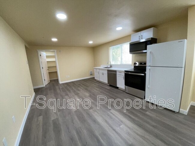 property at 7041 S 116th Pl