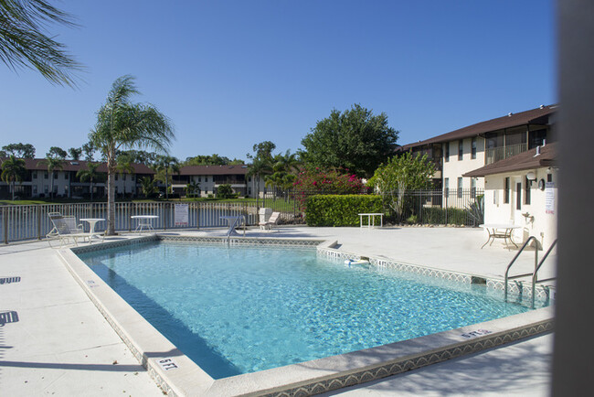 5278 Treetops Dr in Naples, FL - Building Photo - Building Photo