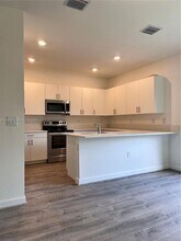 925 NE 211th St in North Miami Beach, FL - Building Photo - Building Photo