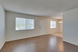 6348 Bristol Way in Las Vegas, NV - Building Photo - Building Photo