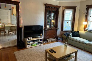 183 College Ave, Unit 1 in Somerville, MA - Building Photo