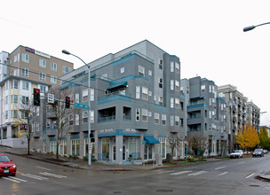 Lee Plaza Apartments in Seattle, WA - Building Photo - Building Photo