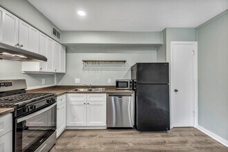 2808 Skyway Cir, Unit 102 in Austin, TX - Building Photo - Building Photo