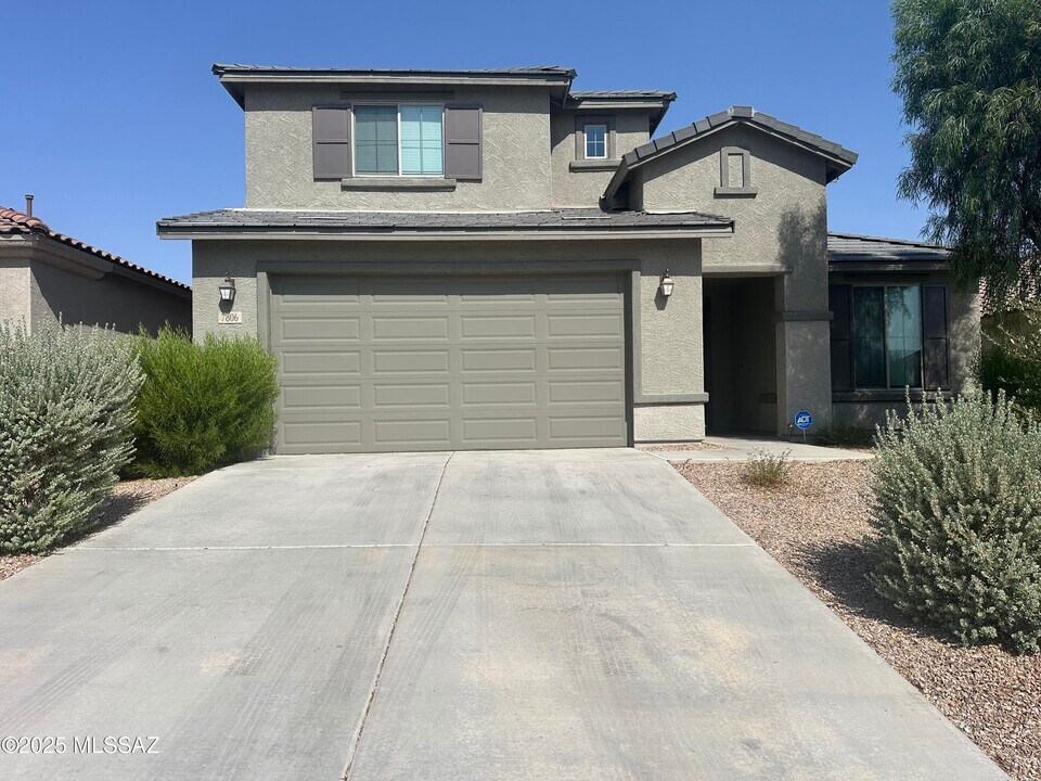 7806 S Land Grant Dr in Tucson, AZ - Building Photo