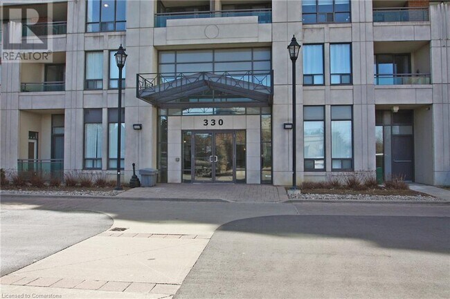 330 Red Maple Rd in Richmond Hill, ON - Building Photo - Building Photo