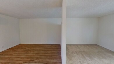 555 N Tustin Ave in Santa Ana, CA - Building Photo - Building Photo