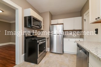 1675 Bunts Rd in Lakewood, OH - Foto de edificio - Building Photo
