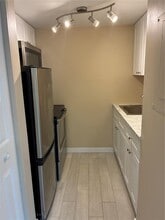 4131 Dolphin Dr in Tampa, FL - Building Photo - Building Photo