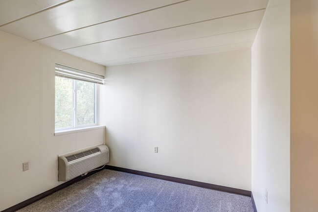 Valley View Gardens in New Brighton, PA - Building Photo - Interior Photo