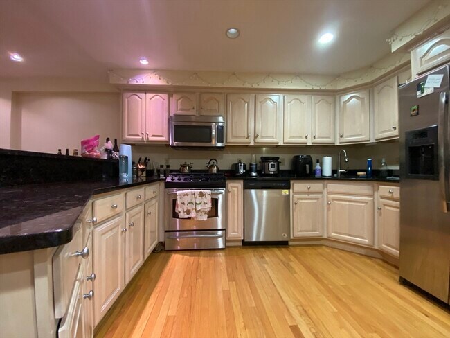 57 Charles St, Unit #57