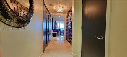 1331 Brickell Bay Dr in Miami, FL - Building Photo - Building Photo