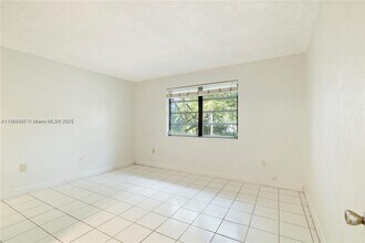 6530 Lake Patricia Dr, Unit E25 in Miami Lakes, FL - Building Photo - Building Photo