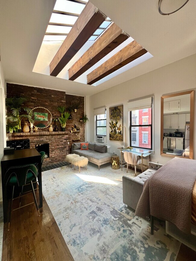 223 8th Ave in New York, NY - Building Photo - Building Photo