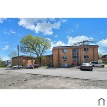 905-911 Neal Ave in Dayton, OH - Foto de edificio - Building Photo