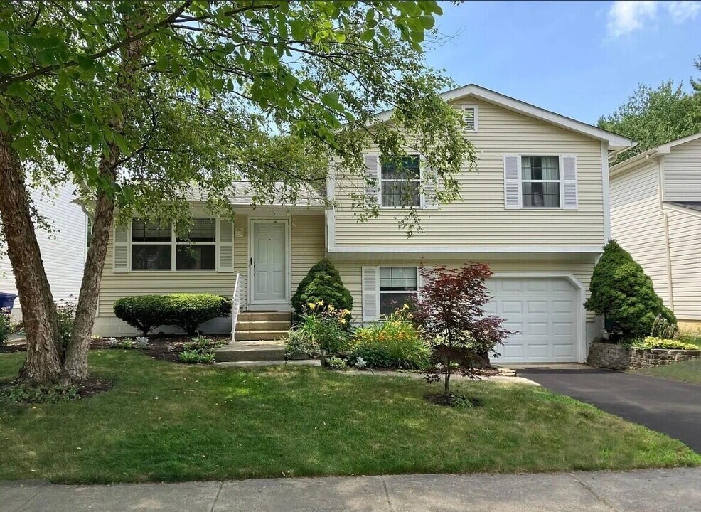 7785 Kiowa Way in Worthington, OH - Building Photo