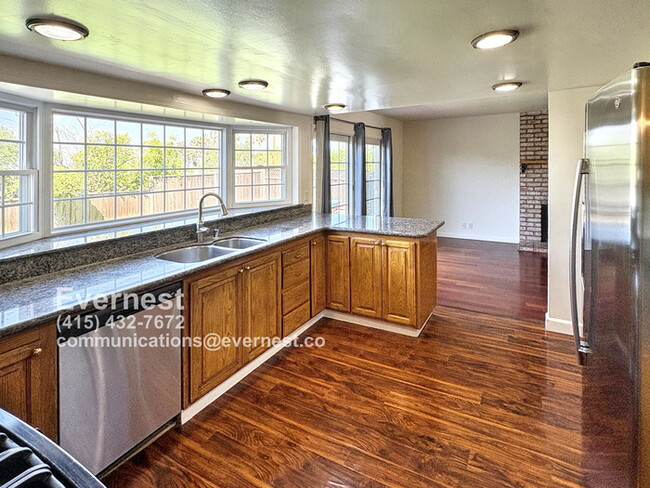 property at 1571 Sun Ln