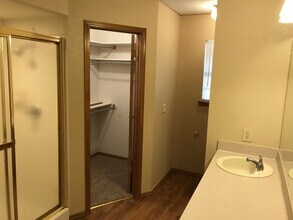 228 SW 142nd St in Moore, OK - Building Photo - Building Photo