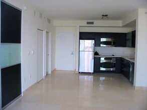 90 SW 3rd St, Unit 1511 in Miami, FL - Building Photo - Building Photo