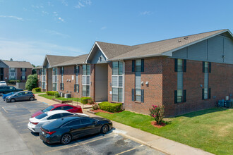 The Greens Of Bedford in Tulsa, OK - Foto de edificio - Building Photo