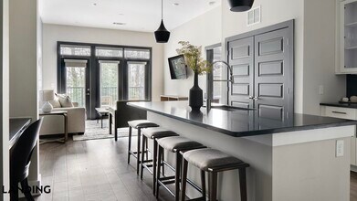 2550 Blackmon Dr in Decatur, GA - Foto de edificio - Building Photo