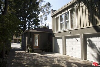 516 N San Vicente Blvd in West Hollywood, CA - Building Photo - Building Photo